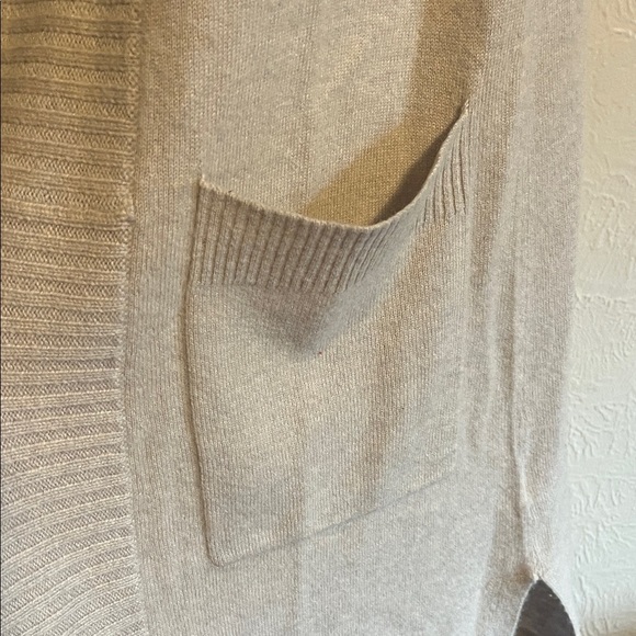 St. Tropez West 100% Cashmere Beige Sleeveless Cardigan Medium - Picture 3 of 6